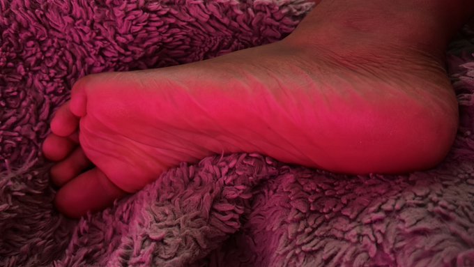 Send $20 to my pretty sole, like a good boy.  Footfetish footworship findom https://t.co/4Bgd0Jvq6q