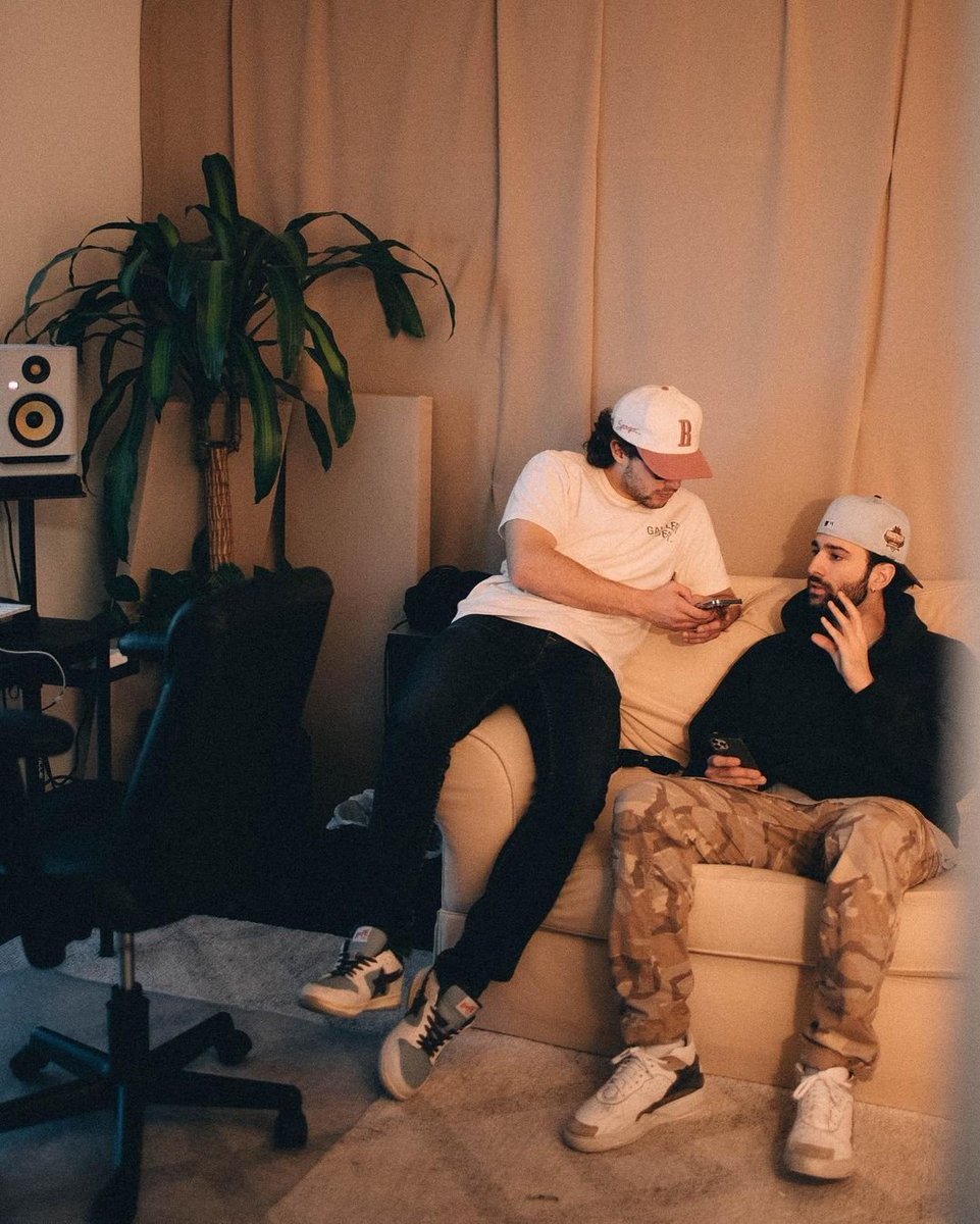 #Repost <a href="/musicmandomx/">Mando</a> with <a href="/let/">let</a>.repost 
• • • • • •
Modo álbum 💿😎🦅 ya andamos con los últimos detalles (📸: @nicolvssvnchez )