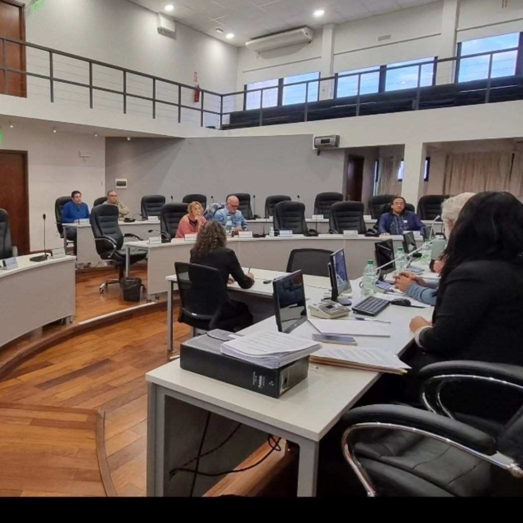 En el día de hoy fuimos  recibidos por integrantes  de Comisión 2 Obras Públicas, Tránsito  y  Transporte.  De intercambio, de actualizar el que hacer. Fortaleciendo la relación interinstitucional, poniendo en el centro la convivencia, el bienestar del ser humano.  
#IDCanelones