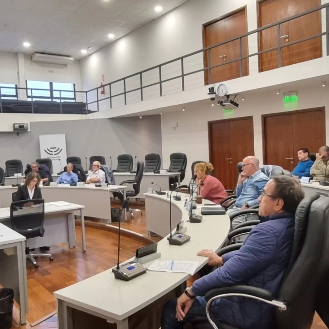 Alealberro's tweet photo. En el día de hoy fuimos  recibidos por integrantes  de Comisión 2 Obras Públicas, Tránsito  y  Transporte.  De intercambio, de actualizar el que hacer. Fortaleciendo la relación interinstitucional, poniendo en el centro la convivencia, el bienestar del ser humano.  
#IDCanelones https://t.co/Ucg5LlbwXt