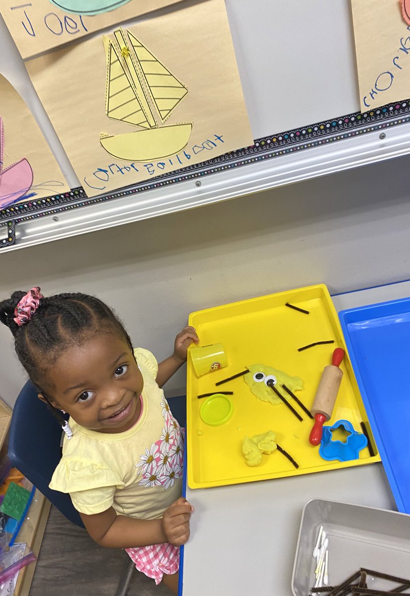 npinilla1's tweet photo. #Mondays are always so fun with new centers! #Prek3 #RISD loved our #flyinginsect theme! We used new sound buttons to listen to letter name &amp; sound then repeat, trace textured letter, write it &amp; create it with #Wikisticks @ForestLnAcademy  #WeAreWorldClass 🌎 #lovewhatyoudo https://t.co/0v4juBbpgt