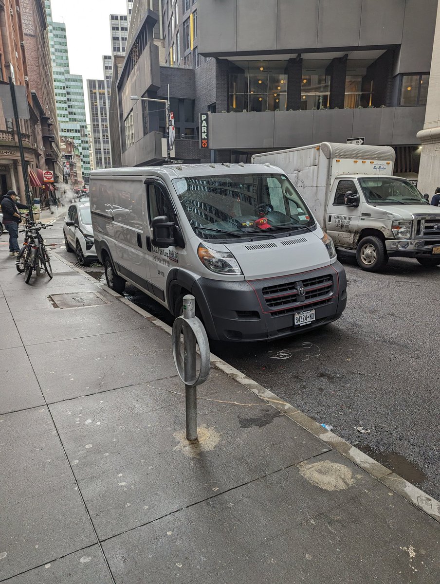 WakefieldBxDave's tweet image. @placardabuse @nypdnews @NYCMayor @nypdpc.  No money to pay the commercial meter?   No problem, use NYPD and @FDNY #FancyHats to steal parking.  @NYPDTransport won&apos;t mind. 

Imagine if everyone put &quot;first responders&quot; hats on their dashboards then @NYC_DOT won&apos;t get any revenue.