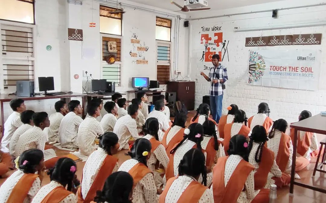 Volunteers of Ullas Trust, a Polaris Foundation social initiative focused on academic excellence, awarded Rs.1,000 to ten Class 9 and 10 toppers of Isha Vidhya Erode, suggested ways to set and achieve goals, and told real-life stories to motivate our students. Thanks, Ullas!