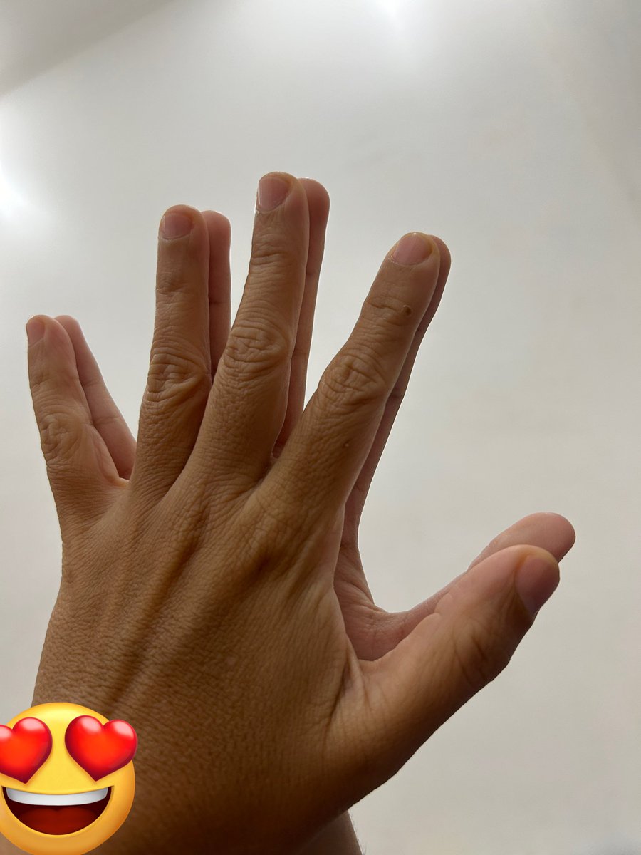yenigs's tweet photo. Tangan kita berdua udah sama besarnya, udah kaya nempel tangan di kaca.🥰 https://t.co/cEs4CR0dO7