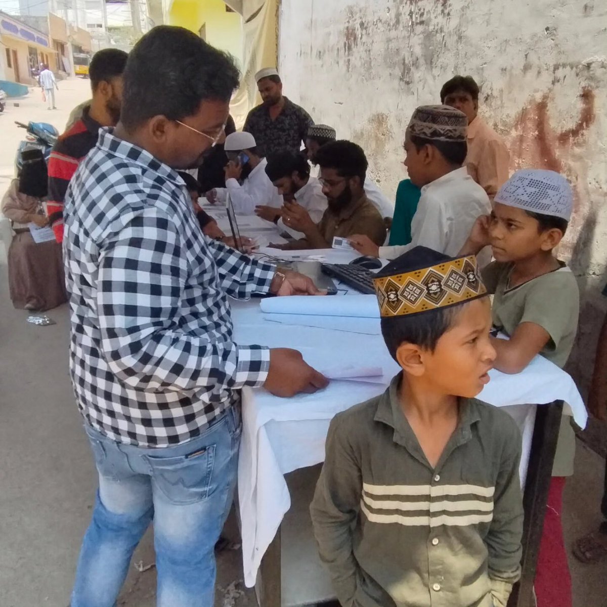 md_activist's tweet photo. Successfully completed today FREE VOTER I'D CARD CAMP And explain people's of our Suleman nagar wadi-e-mahmood area about the importance of vote...

Program organised by ...

Sunshine Foundation Hyd 
And welfare trust baitulmaal https://t.co/Y49PwU9gDG