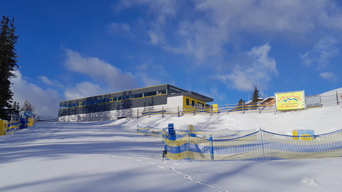 SGSYr7's tweet photo. Beautiful day to get back at it! #sgsski24 https://t.co/AyLY7LOqgG