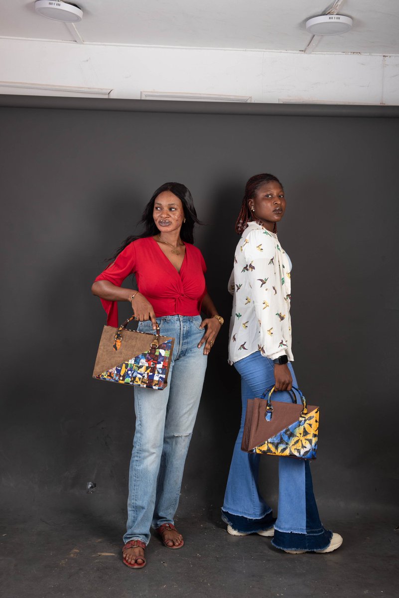 Choosing the right hand ma for a workday or other days might be truly tasking. Ami is a handmade bag for the extraordinary woman who loves poise on her sleeves. Made with jute& African print, Ami is designed to accommodate a 14' laptop and other daily essentials. N18000 Lagos