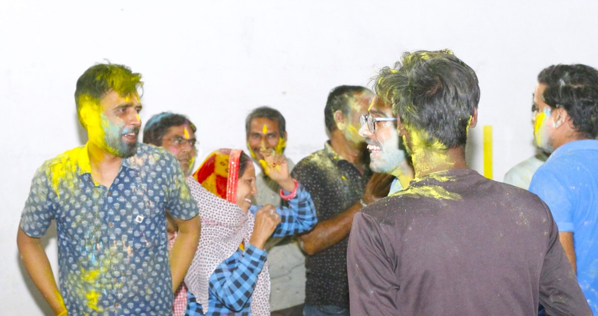 KiranaKing's tweet photo. KIRANA KING – HOLI CELEBRATION 2024

Here are a few glimpses of Holi 2024 festivity &amp; celebration at Kirana King.

#Kiranaking #Jaipur #Passion #Quality #Products #Staples #Holi #Colors #Kirana #Kiryana #Rashan #Parchuni #FMCG #CPG #Retail #Grocery | https://t.co/fo6vNCIKaX https://t.co/dtsFIzvpU2