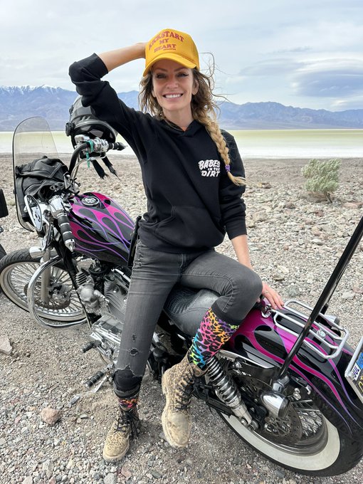 Riding thru Death Valley ⚡️❤️  Follow all the adventures here  https://t.co/9T6n6D3Yae https://t.co/