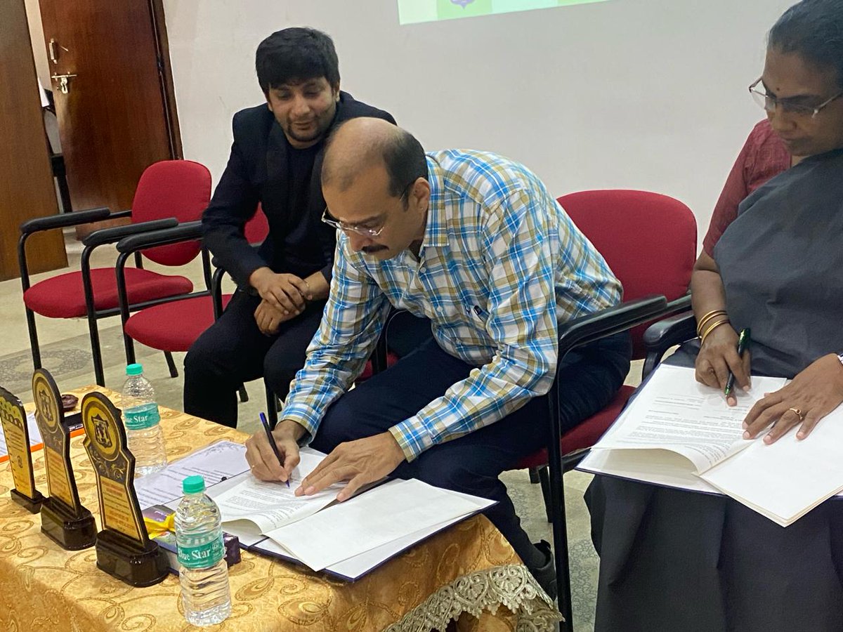 Zoho Books tweet media