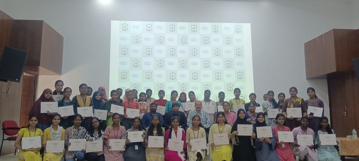 Zoho Books tweet media