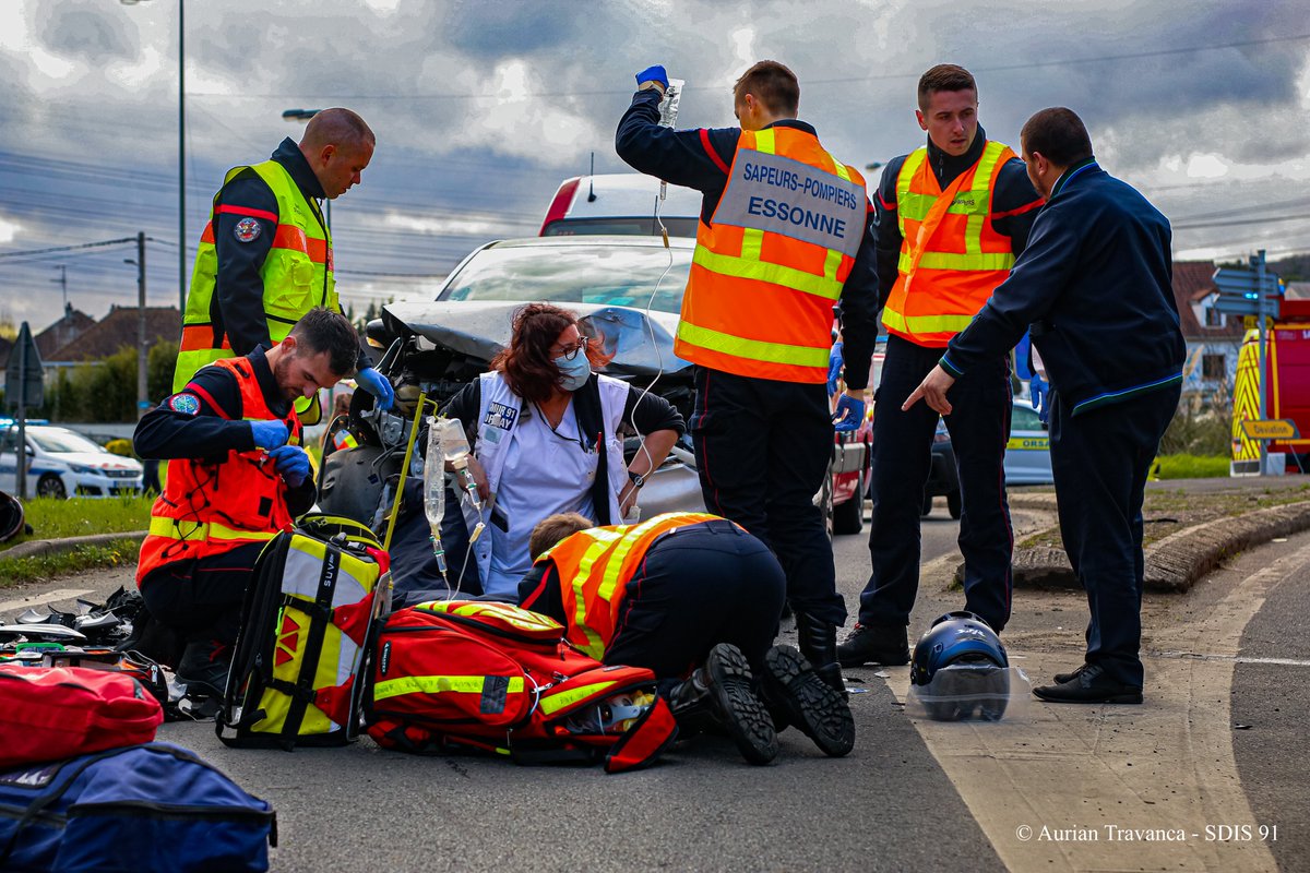 #1semainedinterventions La semaine dernière, les 👨‍🚒 sont notamment intervenus sur :
Un 🔥 dans un garage automobile à Saulx-les-Chartreux 
🚗🏍️ Un AVP entre un 2 roues et un véhicule léger à Massy (📷)
👨‍🚒 Une recherche de personne vulnérable à Draveil