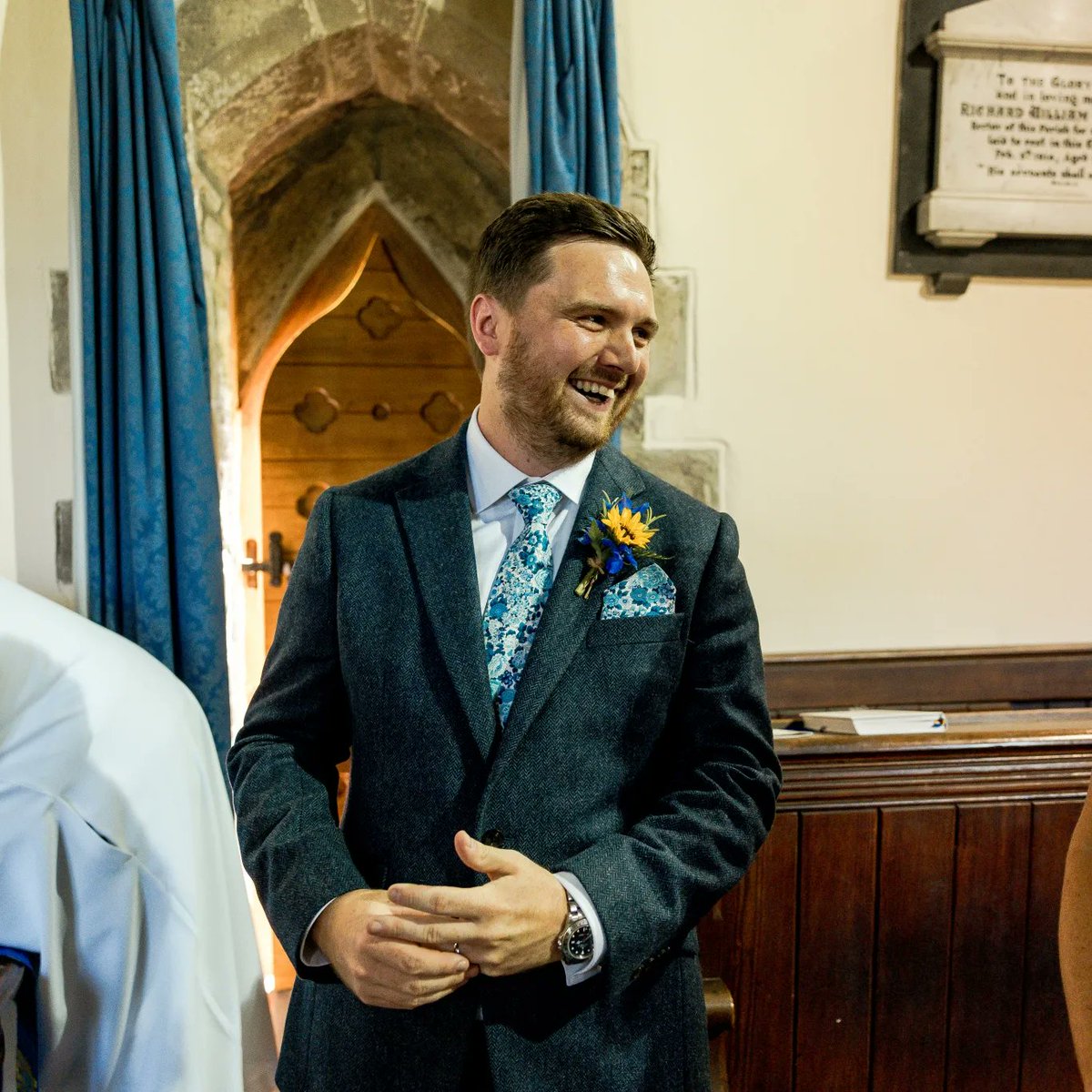 Rob chose <a href="/AbrahamMoonSons/">Abraham Moon & Sons</a> merino wool PL375/2013/36 blue herringbone for his suit.

Jacket specs:

🔸️Single breasted two button 
🔸️Notch lapel
🔸️Slanted pockets 
🔸️Last cuff buttonhole in sky blue

#Wedding #Suit #Bristol