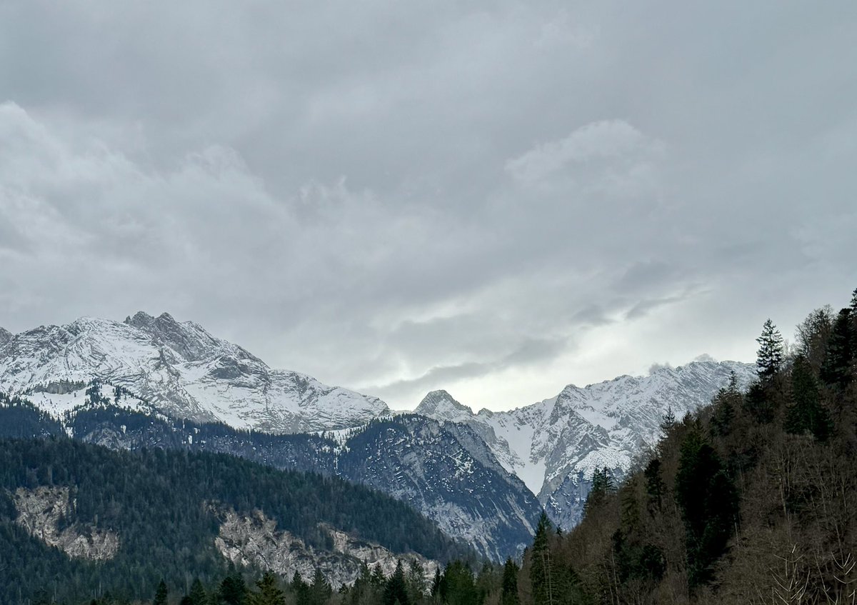 Guten Morgen 👋🏼☀️🥰

#GarmischPartenkirchen  ♥️🥨
☀️#Bayern ⛰️