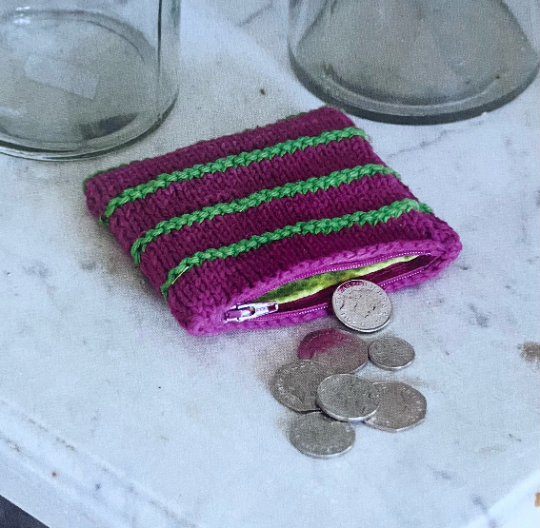 Knit your own little purse with this knitted coin purse pattern. It's not just practical, it's a thoughtful gift too. Keep cards and coins organised in style or surprise a loved one with a handmade touch. Link below ⬇️ #MHHSBD #craftbizparty #earlybiz #UKMakers