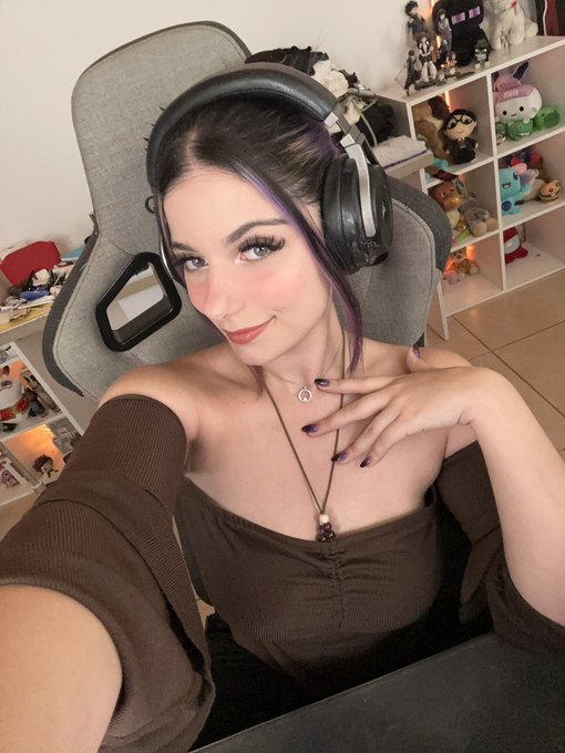 Ya andamos en directo 🥰 hoy stardew valley, la mejor granjera del mundo 😮&zwj;💨  https://t.co/yqx84Vf9v5