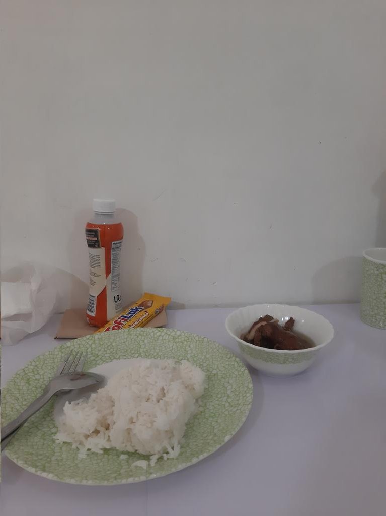 docyingdmd's tweet photo. Late ka na nga nagawa mo pang mag breakfast HAHAHAHA napakagaling mo doktora hahahahaha 🤣🤣 https://t.co/VB6CUYBKEX