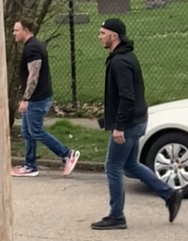 ComradeOhio's tweet photo. Today in Firestone Park,
Akron Police, including SNUD + plain clothes, are OUT OF CONTROL. Dangerous driving on Sweitzer Ave to threatening to fight a handcuffed person (claims to be Tara Mosley son) in back of the APD suv escalating. Gang behavior. Harmful. patterns + practices https://t.co/4lcx658Pyc