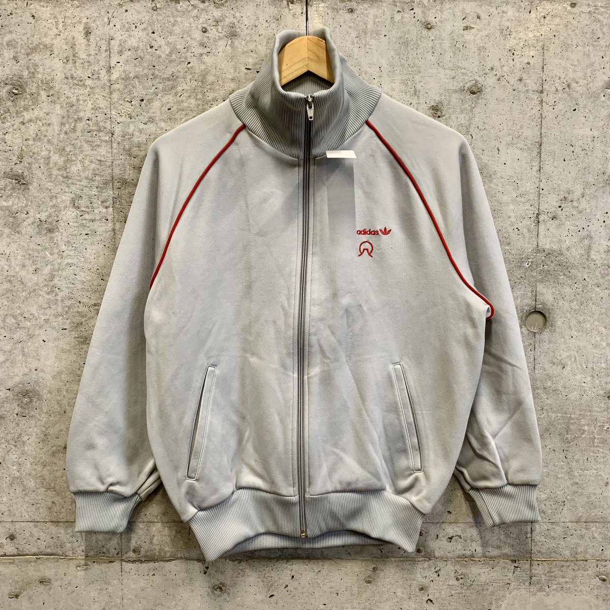GASLAMPSQUARE_2's tweet image. ⚽️#70sadidas #trackjacket #トラックジャケット 🏀
大量にトラックジャケットを揃える当店ですが、
こんなヴィンテージも紛れております☝︎
ジャストサイズが今新鮮に見えるのではないでしょうか✴︎
.
#gaslampsquare下北沢店
#ガスランプスクエア下北沢店