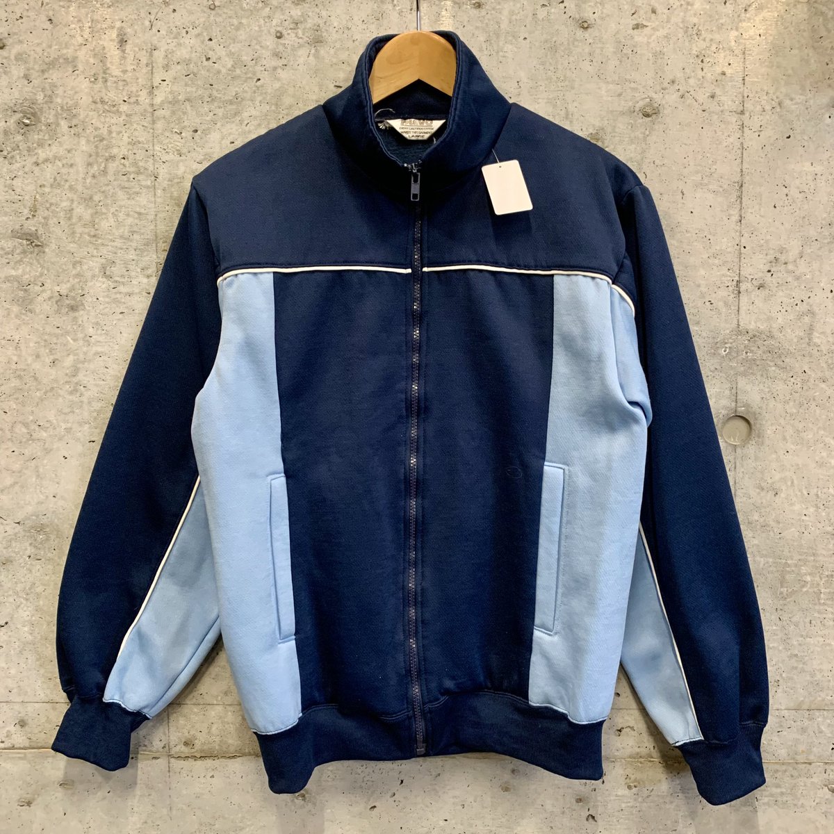 GASLAMPSQUARE_2's tweet image. ⚽️#trackjacket #トラックジャケット #jerseytops 🏀
朝夕に羽織るに丁度良いトラックジャケットをご紹介☝︎
春を感じる明るいカラーをチョイスしたいところです✴︎
.
#gaslampsquare下北沢店
#ガスランプスクエア下北沢店