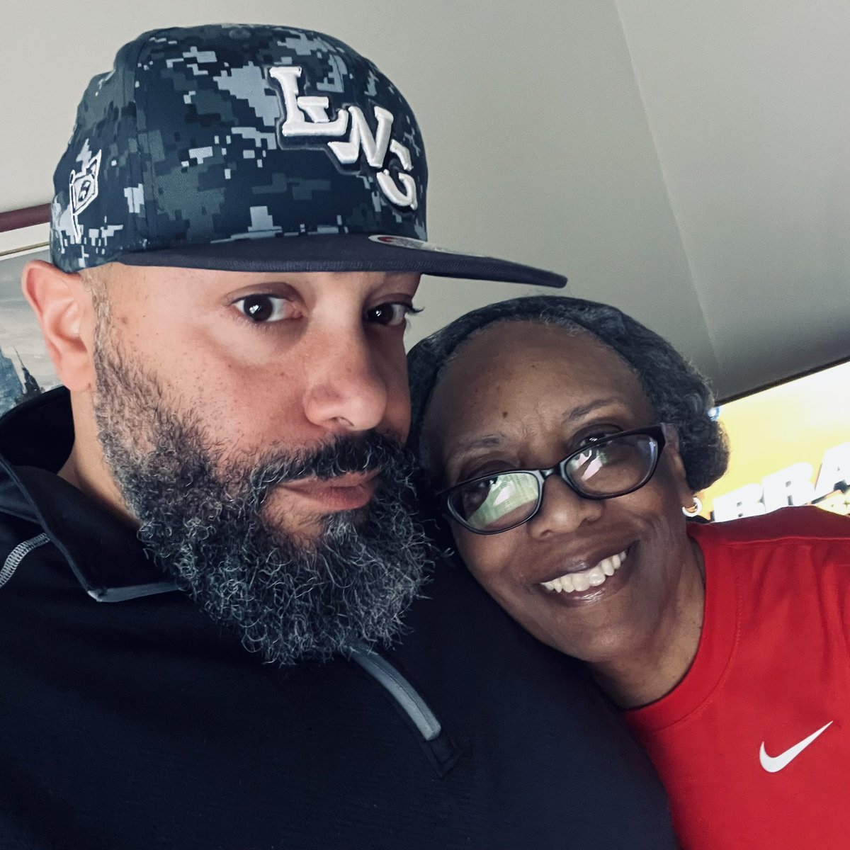 CoachAndyMar's tweet photo. #theandnow #motherandson #themaddhatter #thenumberonefan https://t.co/PXn4xy3SqO