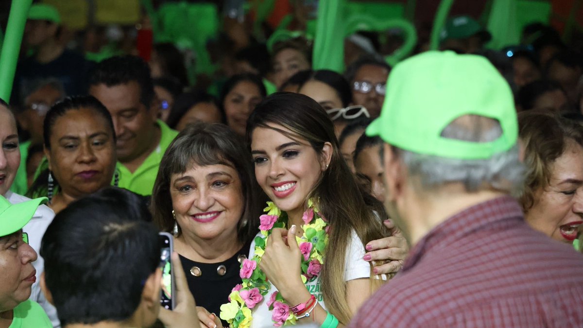 El compromiso que hice este día en Tamazunchale será una realidad. Con #ApoyoTotal combatiremos las desigualdades que dejó la maldita herencia. ¡Nadie se quedará atrás! Con #ApoyoTotal sí se puede vivir mejor.