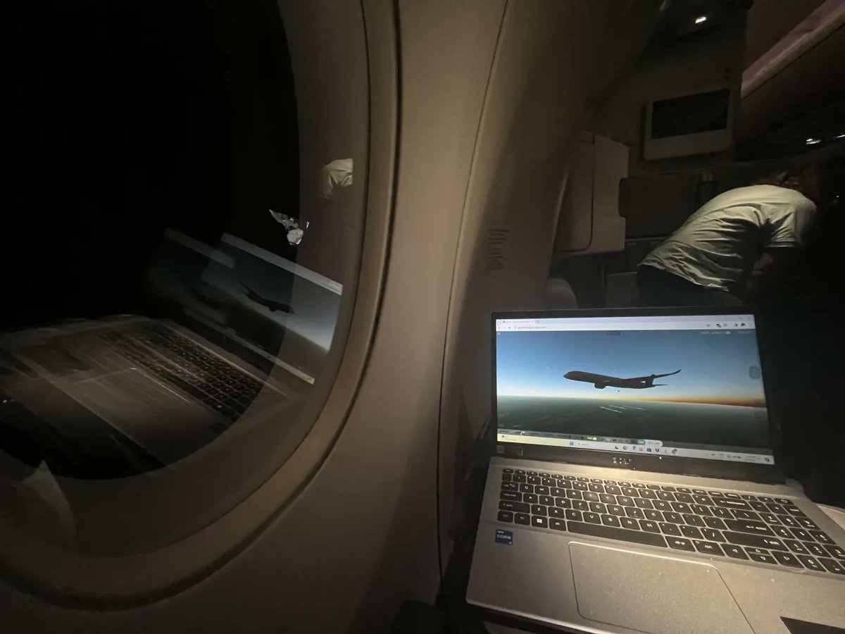 GeoFS_Events's tweet image. This is a first! @GeoFlightSim is so accessible, you can fly an A350... on an A350.