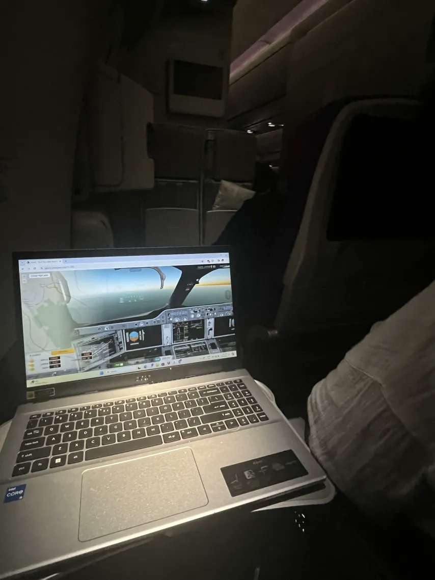 GeoFS_Events's tweet image. This is a first! @GeoFlightSim is so accessible, you can fly an A350... on an A350.