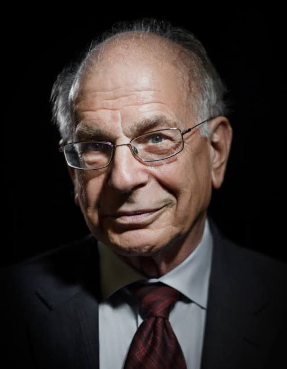erosalec's tweet photo. La semana pasada murió Daniel Kanheman, el psicólogo que ganó el Nobel de Economía demostrando lo irracionales que somos al “tomar decisiones”. Lo tuve como profesor en Princeton, y su clase cambió para siempre mi percepción del mundo. Agradezco habérmelo topado en la vida. https://t.co/aqj2kOBNfG