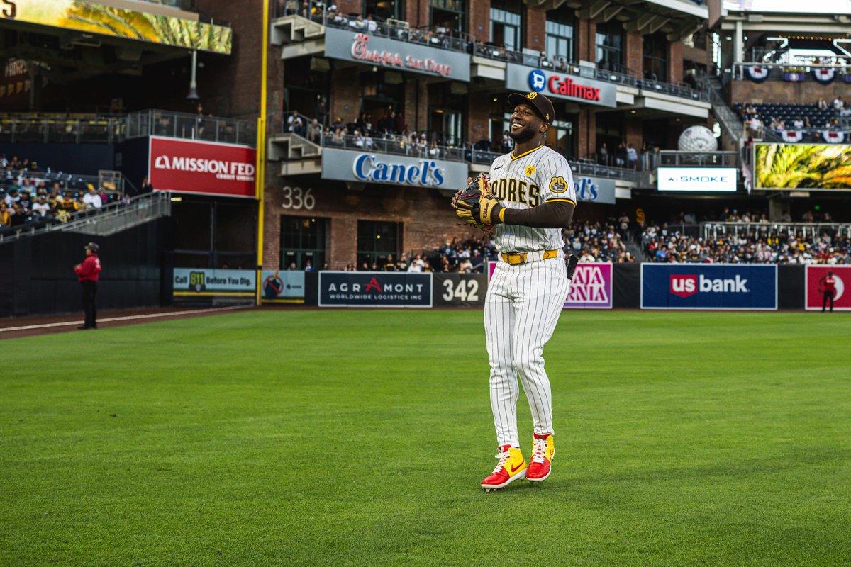 ¡Felicidades a @JURICKSONPROFAR por cumplir 🔟 años de servicio en #LasMayores!