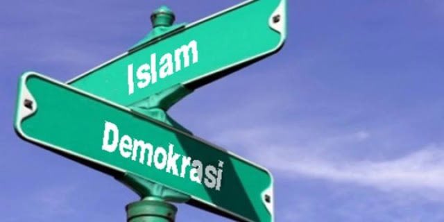 Sad38306047's tweet photo. Membantah Fitnah, bahwa Islam &amp; Demokrasi tidak bisa bersatu.

Hal itu sering di sampaikan oleh musuh-musuh Islam, yang ingin membenturkan umat Islam, dengan Sistem Demokrasi, terkhusus di Indonesia.

Padahal berdasarkan prinsip dasar Demokrasi di Indonesia, Islam &amp; Demokrasi. https://t.co/nszRETYLt3