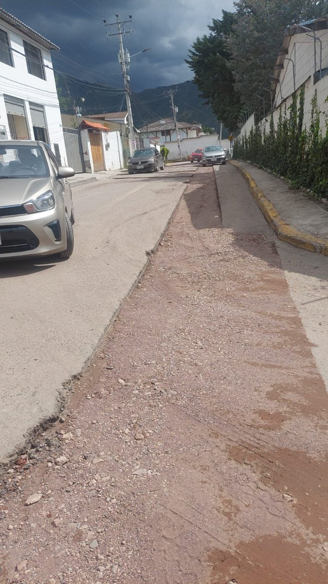 RedSos_Ec's tweet photo. @zonaltumbaco @MiPuembo @pabelml @ObrasQuito @MunicipioQuito Lamentablemente @zonaltumbaco al parecer no están claros en fechas!! La apertura  de calles inició en julio 2023!! Los trabajos se paralizaron en agosto, retomaron en febrero !! Todo ese tiempo a pasado asi!! Cc. @MiPuembo https://t.co/CbfM7cz6cr