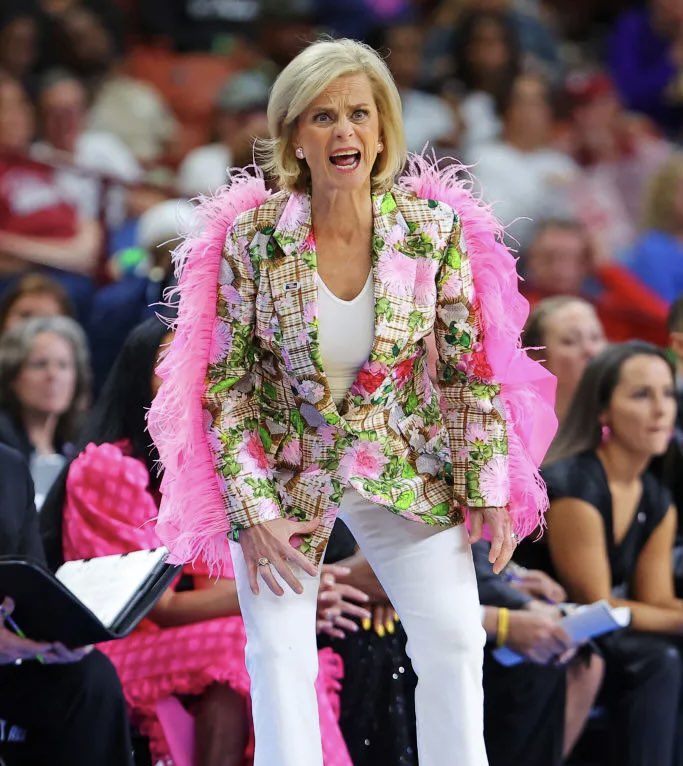 Kim Mulkey coaches better when she’s a confused ball of sartorial execution. 
#IOWAvsLSU