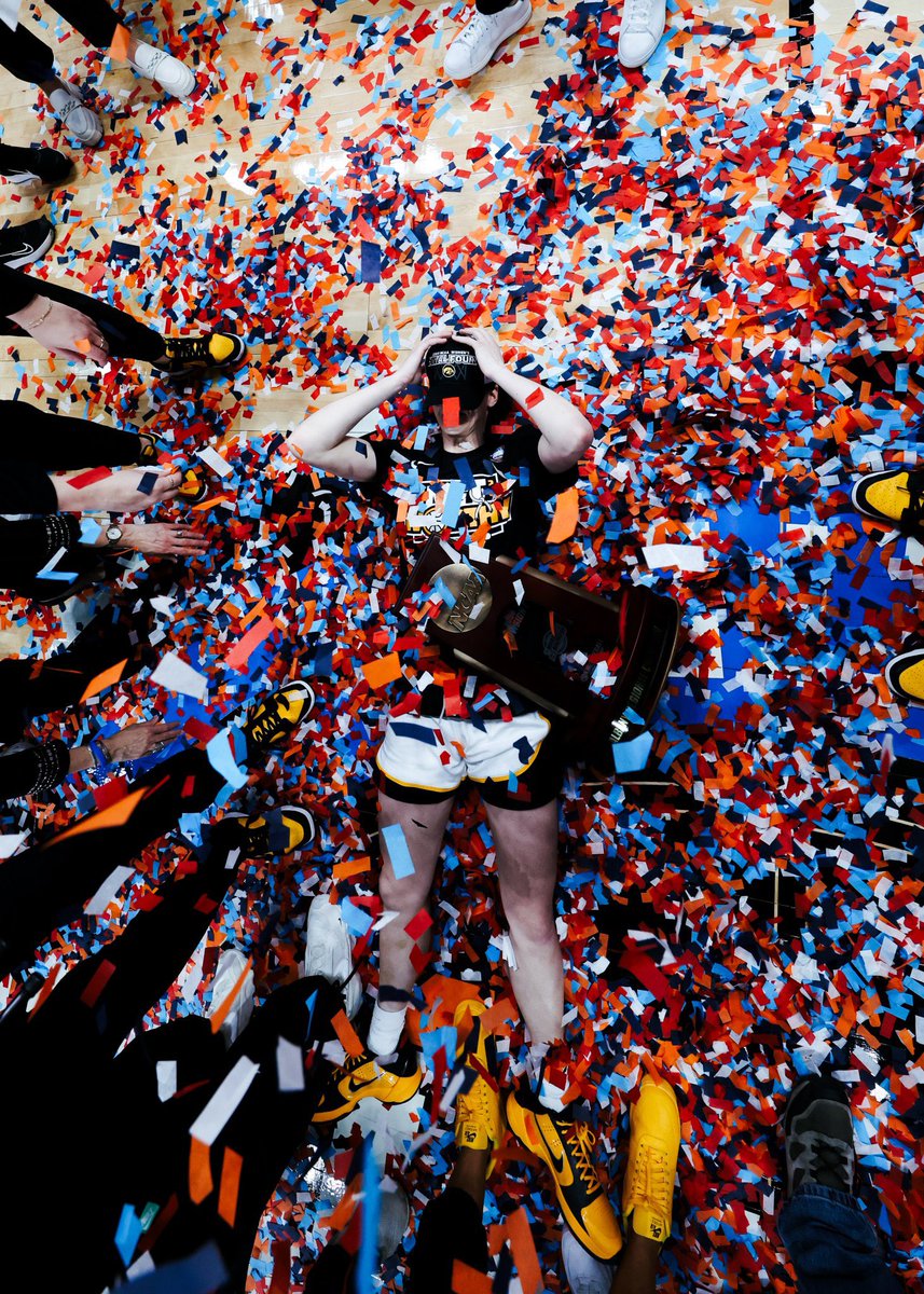 amako12's tweet image. 🐐 @CaitlinClark22 #Final4bound