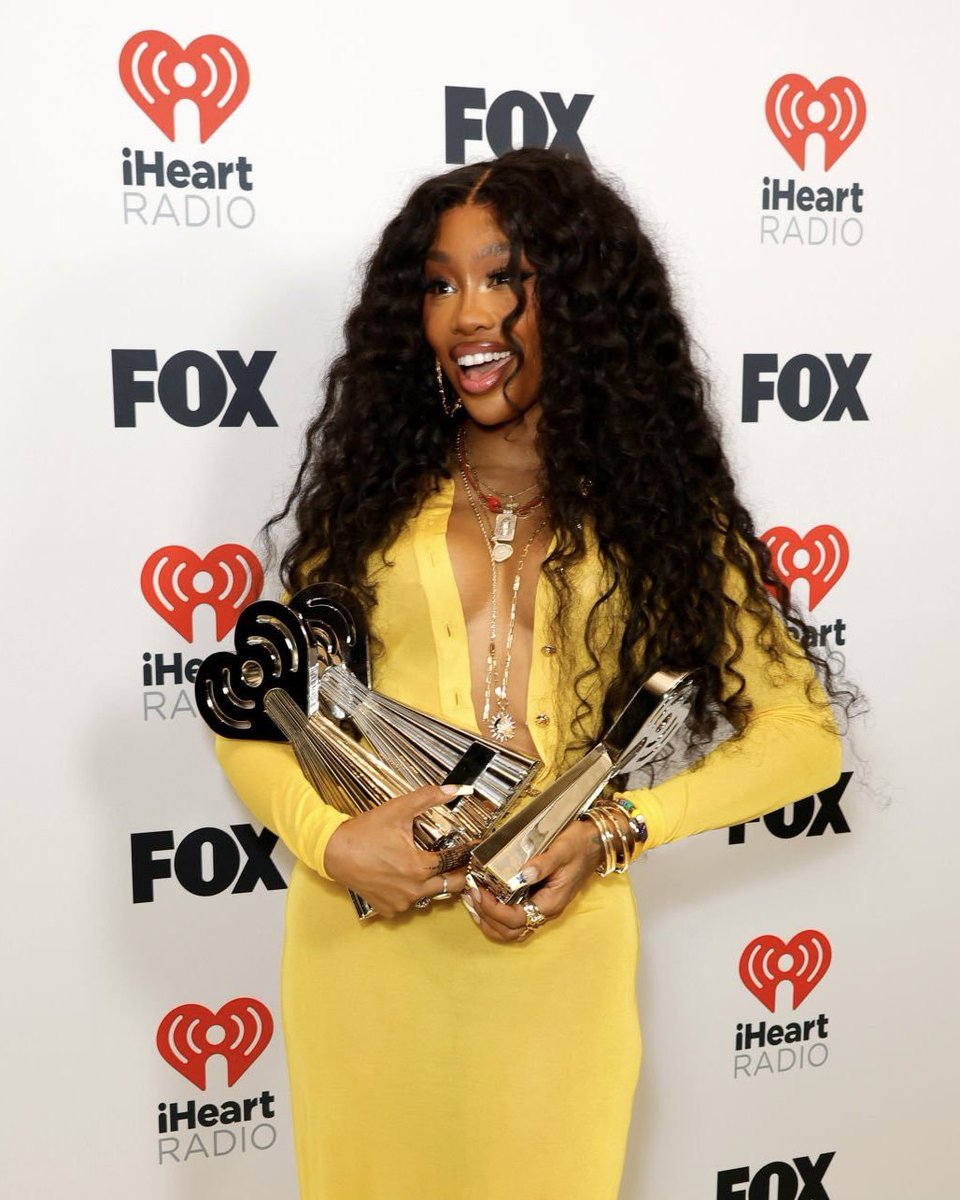 .@SZA now has 6 #iHeartAwards wins: 2023: • R&B Artist Of The Year • R&B Song Of The Year: “I Hate U” 2024: • R&B Artist Of The Year • R&B Song Of The Year: “Snooze” • R&B Album Of The Year: “SOS” • Song Of The Year: “Kill Bill”