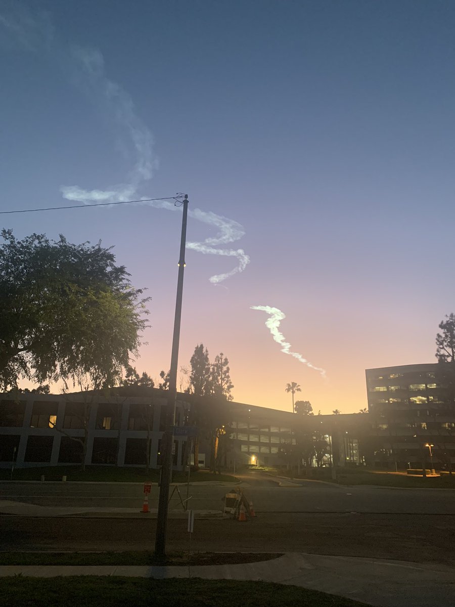 fromctoz's tweet image. Ok, what the fuck just flew over head? Shit was fast and erratic. #ufo #SpaceX ?