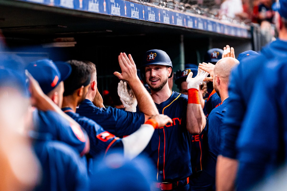 astros tweet picture