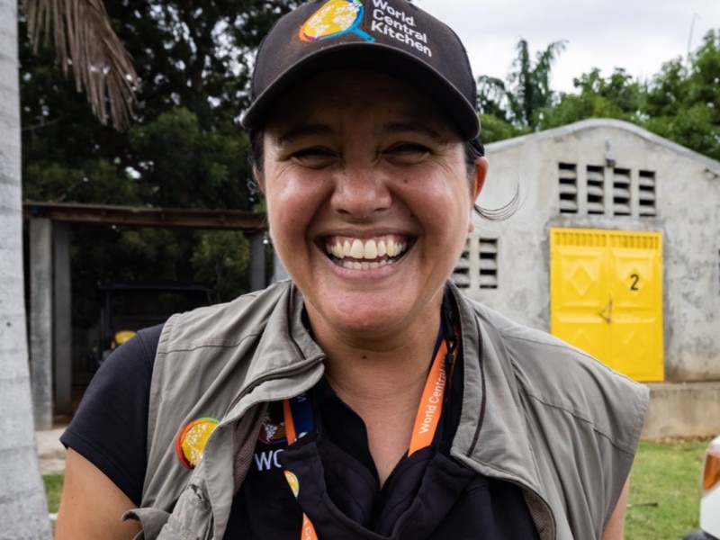 This is Zomi Frankcom (@nozofro), an Australian national who was working with @WCKitchen to deliver food to Palestinians experiencing starvation in Gaza. Today, Israeli strikes targeted a car she & other aid workers were in, killing her. Remember her name. Remember her smile.