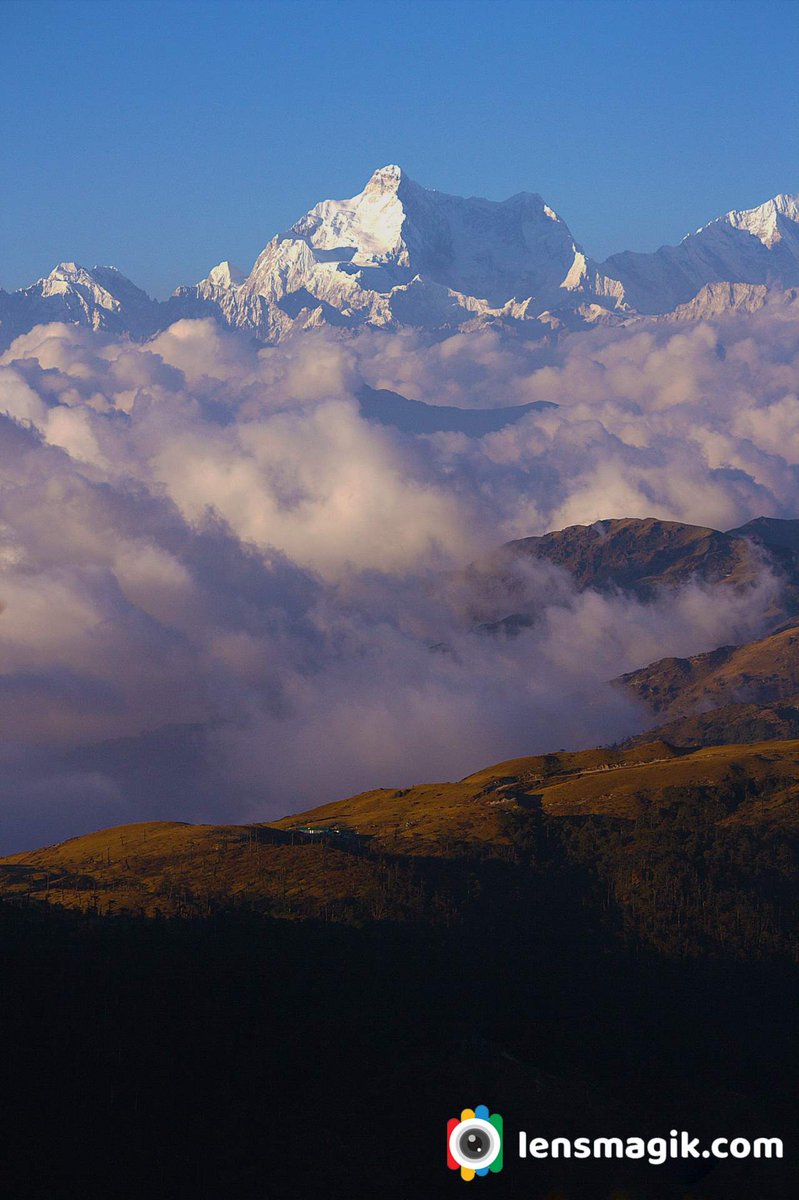 Sandakphu Trek bit.ly/3rfiK1X Singalila National Park #singalilanationalpark #sandakphu #sandakphutrek #westbengal #siliguri #redpanda #homeofredpanda #viewfromsandakphu #kanchenjungaviewfromsandakphu #mountain #sky #twilightsky #clouds #Landscapes #incredibleindia