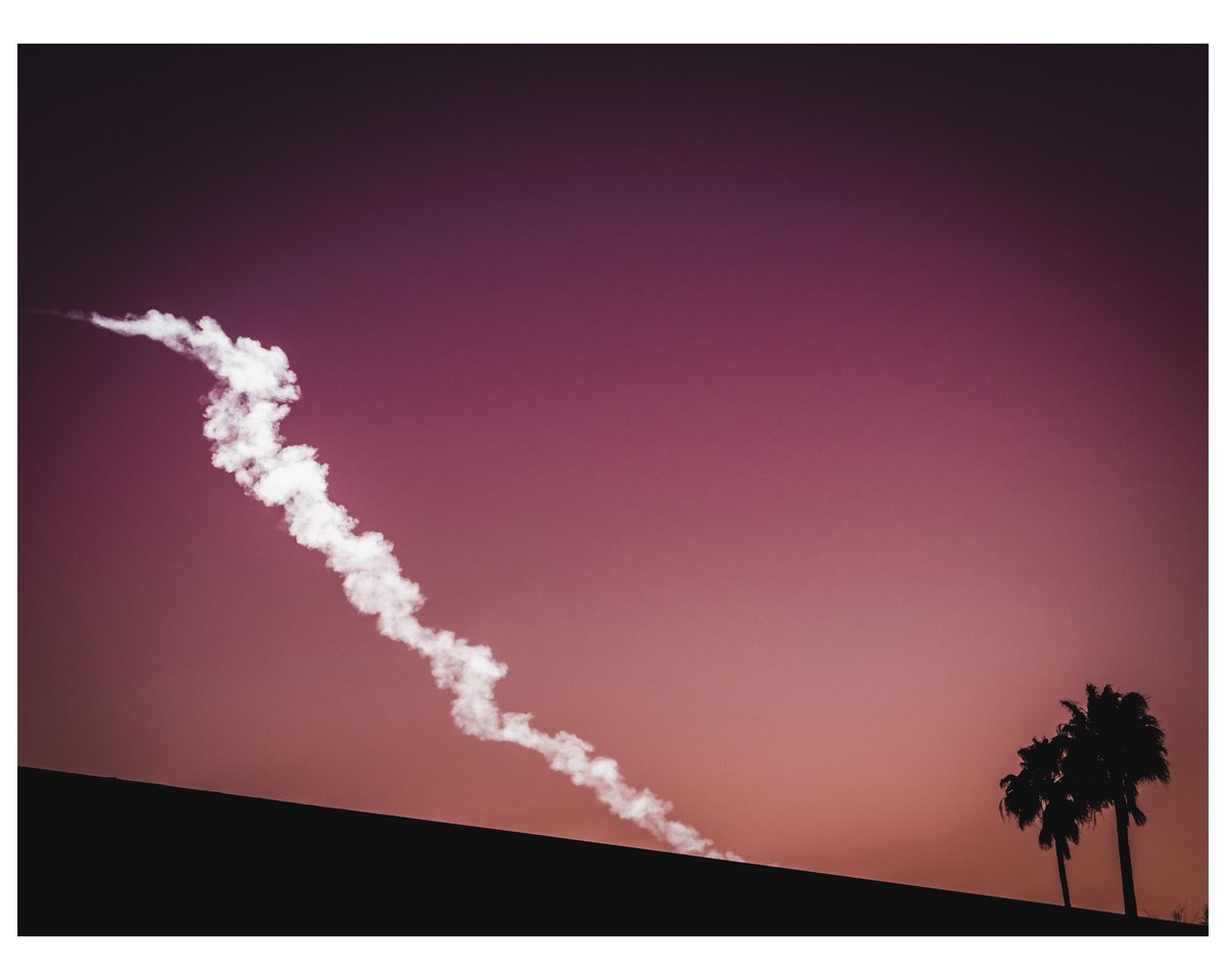 shotbydse's tweet photo. @SpaceX + an LA sunset #spacex https://t.co/5jsXz6VaHC