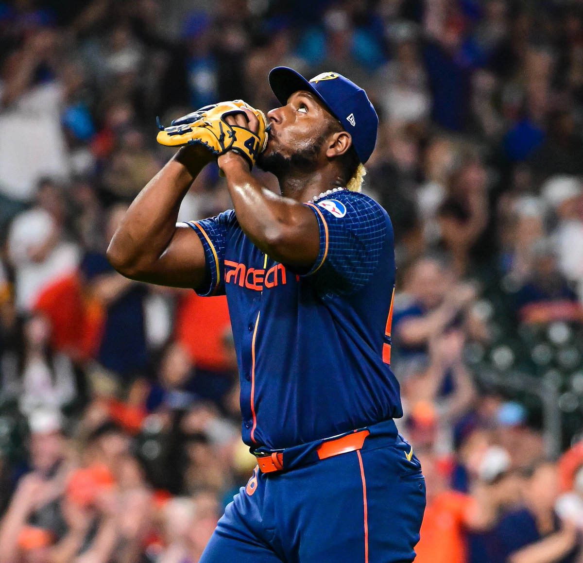 MLB's tweet photo. Scenes from the no-hitter in Houston 📸 https://t.co/tEj3DxJbV9