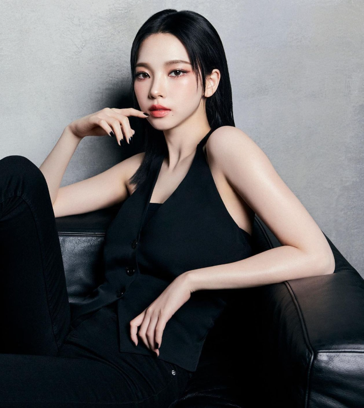 kchartsmaster's tweet photo. aespa's Karina and actor Lee Jae Wook have reportedly broken up. https://t.co/5re5iYzrUR