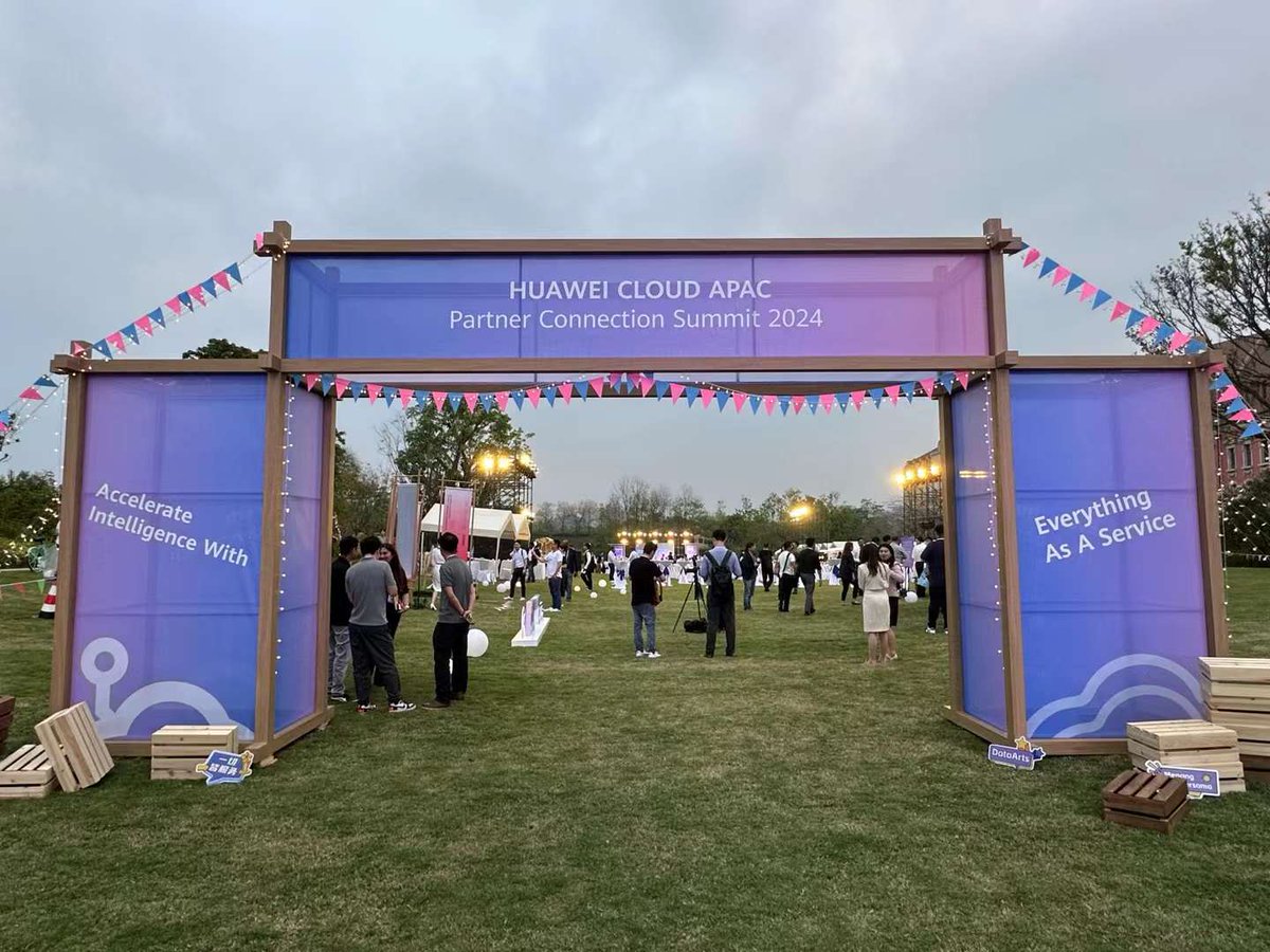 Big thanks to our team and our awesome partner, <a href="/HuaweiCloudAPAC/">Huawei Cloud APAC</a> ! And a special shoutout to Huawei Cloud APAC for recognizing us with this award. 

At AroundDeal, we're all about helping B2B companies around the globe grow using top-notch business data solutions!