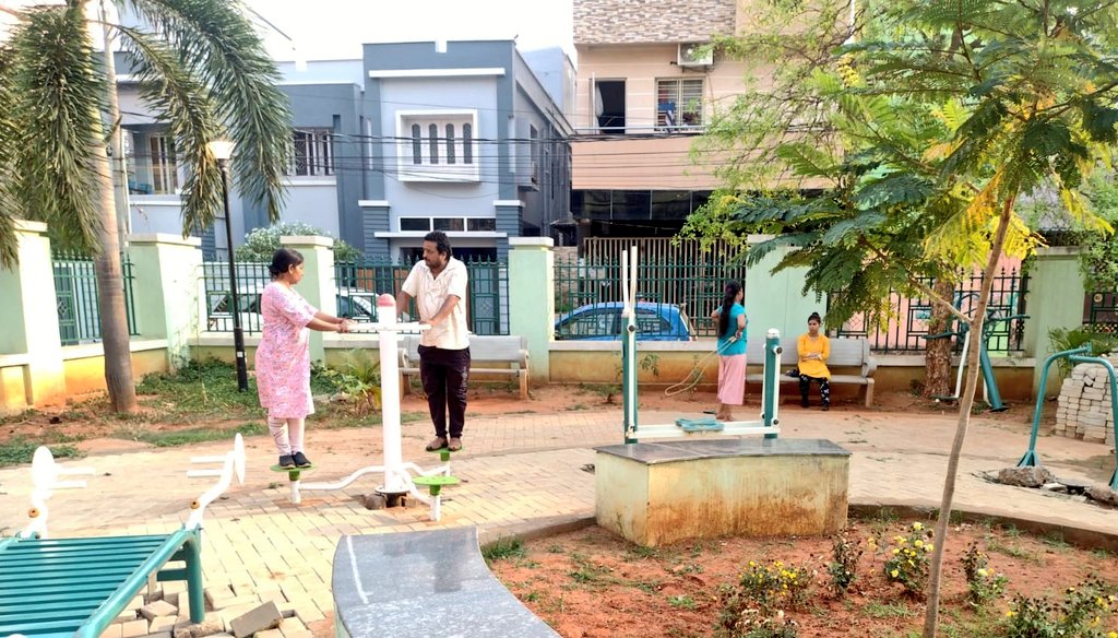 bmcbbsr's tweet photo. Morning in the city park.
Citizens perform their fitness activities in the open, lush green environment of the park.
#BMCParks https://t.co/1dO4np06cD