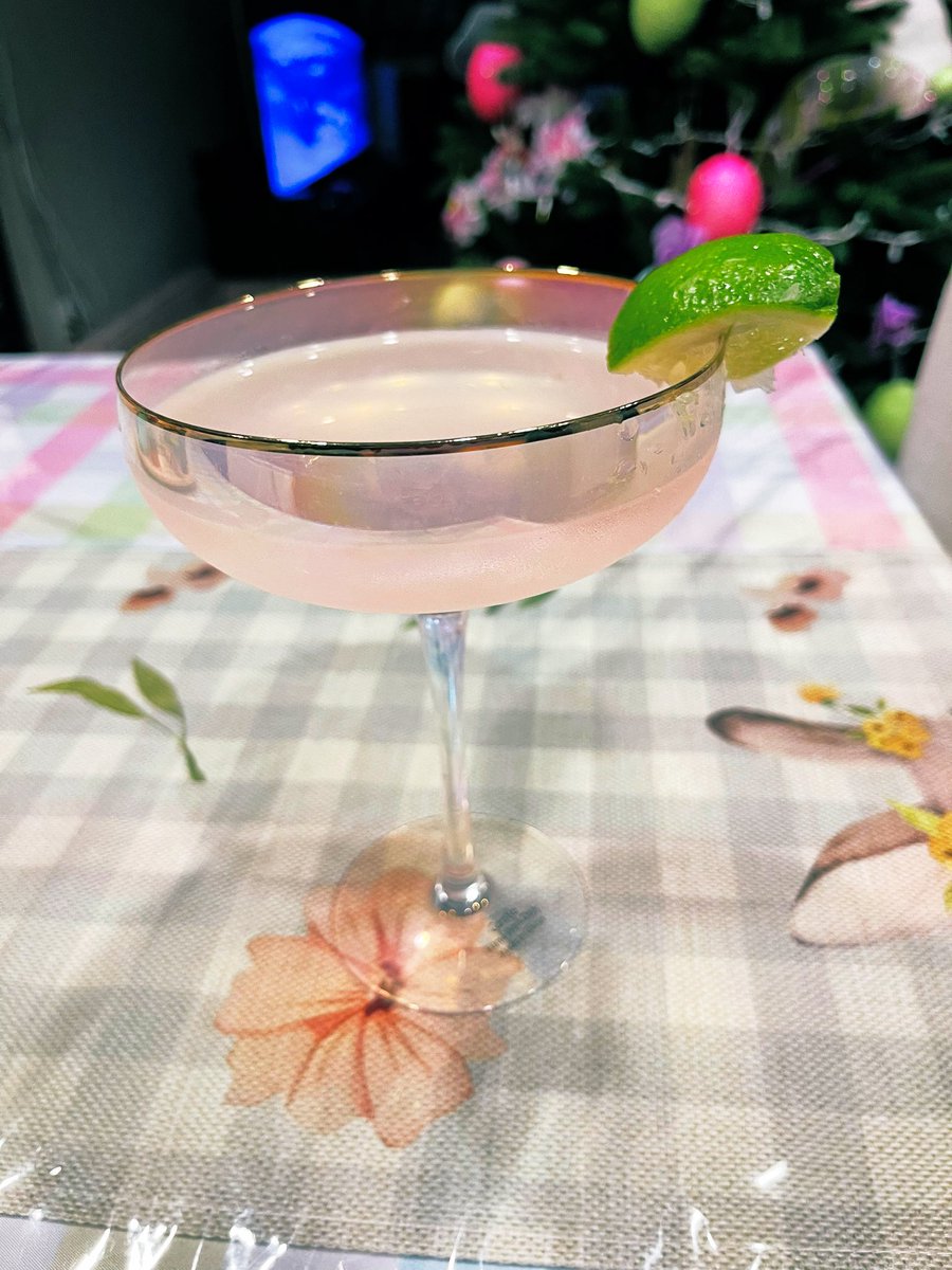 OFMAdri's tweet photo. I know it’s a bit of an ornate aperitif, but it’s absolutely undeniable! Time to enjoy a #LimeRicky! I hope you’re all enjoying one too! 👑😎🍋🟩🍹 @Errollonline https://t.co/ArKiq0P7OD