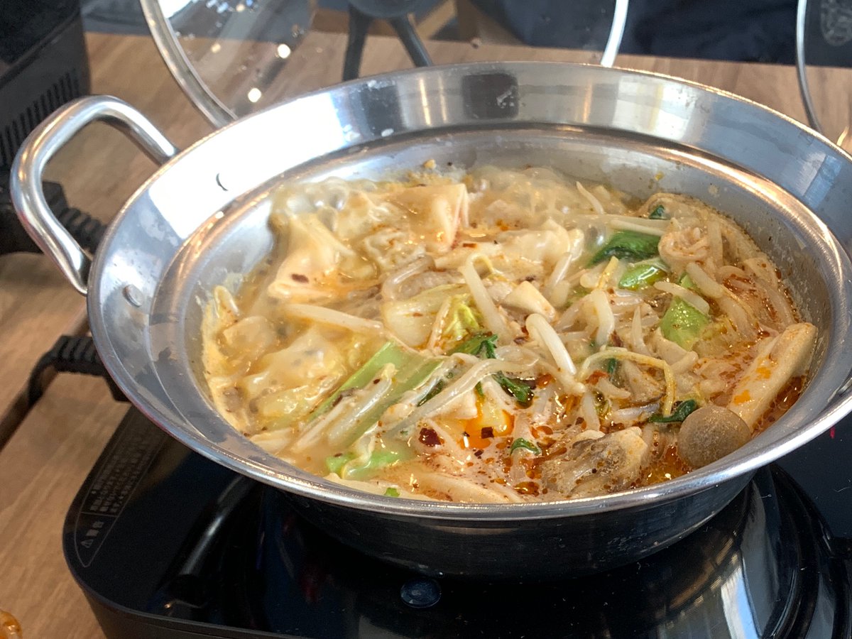 chillBout's tweet photo. 社会復帰初飯★
火鍋　ご飯付き
プレゼントコーラ
¥800
#鍋研 https://t.co/AFNrfwxB5a