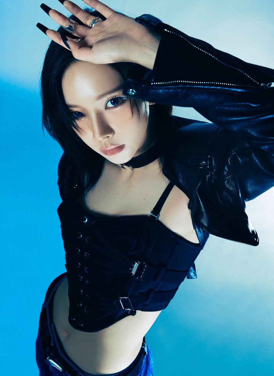 Lee Jaewook and aespa's Karina have  reportedly broke up 5 weeks after their dating announcement.

The main reason is said to be “the emotional pain caused by various malicious comments and feeling sorry for the fans.”