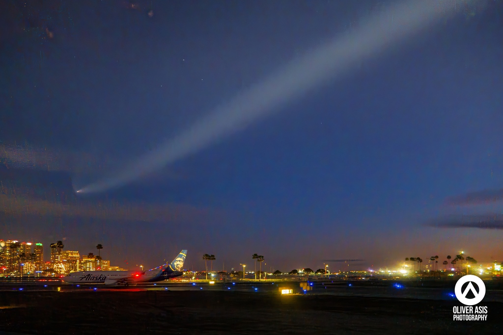 olasis's tweet photo. “The deeper the journey into inner space, the further the possibilities in outer space.”
― Curtis Tyrone Jones
Note: SpaceX rocket launch from March 18th seen from a flight at San Diego International Airport
#sandiego #spacex #spacexrocketlaunch #falcon9 #falcon9rocket https://t.co/OpqvjhhwGv