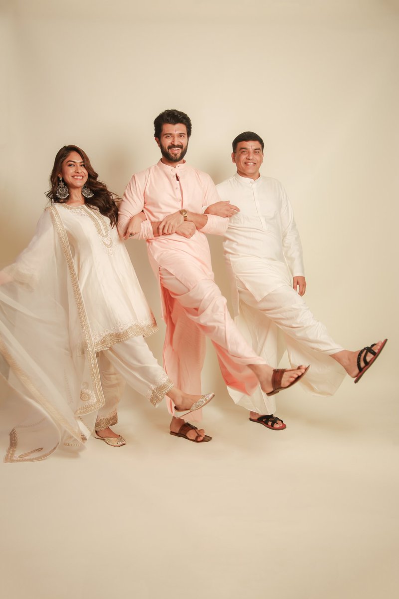 TheDeverakonda's tweet photo. We are a happy Family ❤️
We will make you all super duper happy from April 5th. 
#FamilyStar https://t.co/r7UwVynspk