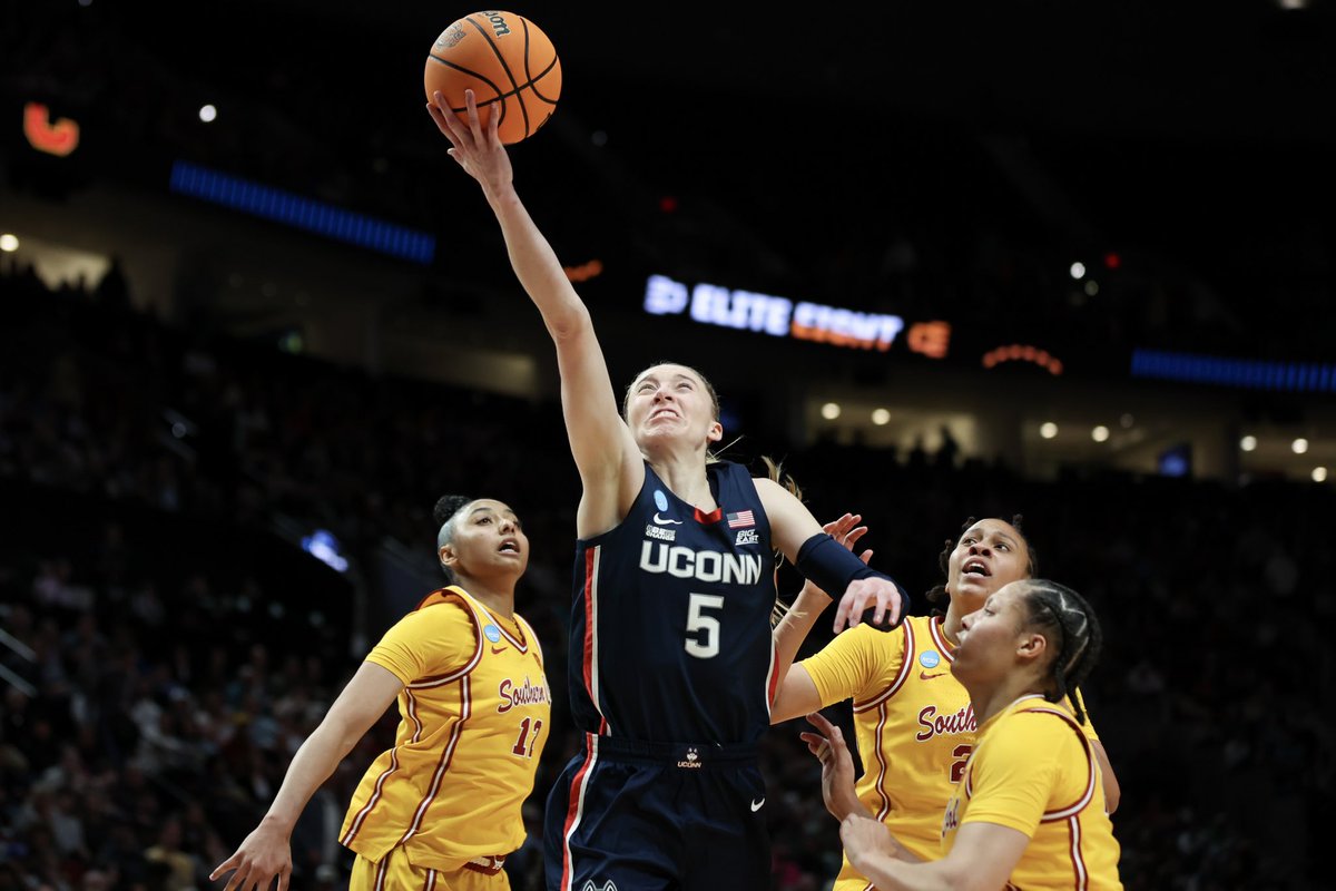 overtime's tweet photo. Paige vs Juju didn’t disappoint 🍿

Bueckers: 28 PTS | 10 REB | 6 AST
Watkins: 29 PTS | 10 REB | 2 AST

UCONN IS FINAL FOUR BOUND. https://t.co/YI6BmvbWE9